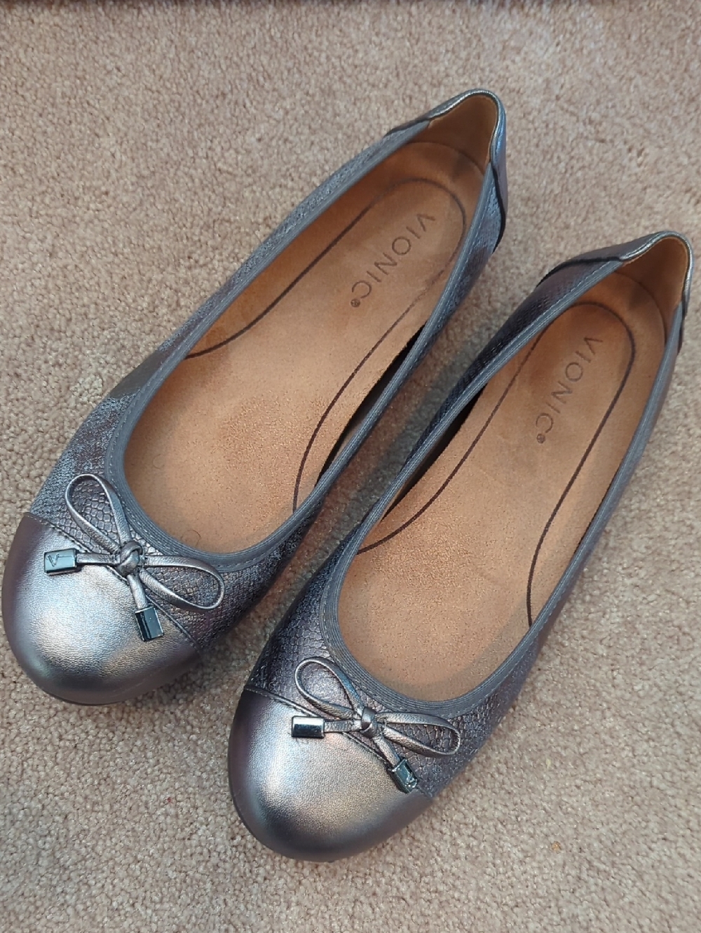 Vionic Minna Ballet Flat in Pewter Snake Skin size 8